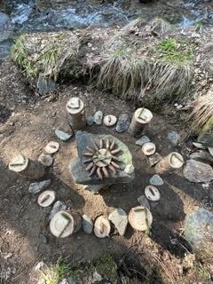 M1 - gozdna mandala ob potoku